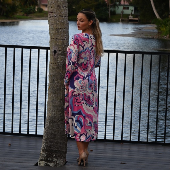 DEVORAH'S SECRET Modest Midi Dress Modern Floral Pink & Fuchsia /Regular& Plus - Picture 3 of 5